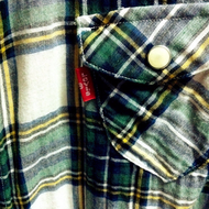 [八成新]Levi's潮流綠黃清爽線條珍珠貝殼鈕扣格紋襯衫