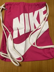 Nike 粉紅色束口袋