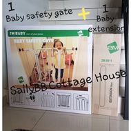 1 Baby Safety Gate 2M8800 + 1 Extension 2M8811 ( NEW )