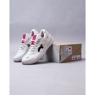 TENNIS SHOES ON THE ROGER PRO 2