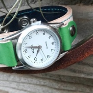 STITCH 清新的綠色針腳跑步手錶，您可以從穿過樹木的陽光中感受到它 Unisex SRW-WNG-TS