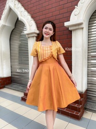 Kety Smile ชุดเดรสผ้าทอลาย คอเหลี่ยม แต่งกั๊กระบาย กระโปรง8ชิ้นทรงย้วย อัดกาวทั้งชุดทุกชิ้น ซิปซ่อนห