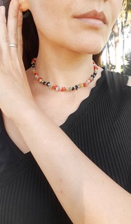 原礦寶石項鍊，包含珊瑚、紅碧玉、碧璽、方解石、粉色歐泊