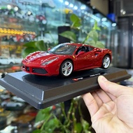 Mô hình xe Ferrari 488 GTB tỉ lệ 1:24 hãng Bburago kèm đế trưng bày