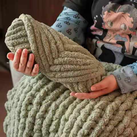 Polyester Yarn for Scarf Hat Carpet Pet Cat Bed Chenille Crochet Yarn Knitting Chunky Yarn