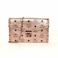 MCM 玫瑰金PVC玫瑰金扣鉚釘信封包斜挎包扣肩背包