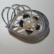 Daiichi museum Japanese akoya brooch