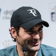 ▨ Tennis star Roger Federer sports baseball cap