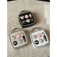 Copy Edition Chanel 25B Makeup Palette Styling Hard Dinner Bag
This Chanel Creative Chanel Cosmetic 