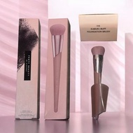 Fenty Beauty 專業粉底掃