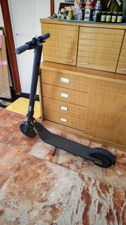 Ninebot 電動滑板車