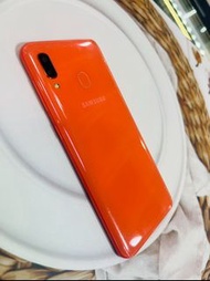 💜西門全新機/二手機專賣店💜🏅️店面二手機出清🏅️🔺 SAMSUNG Galaxy A20 32G 橘色 工作機 公務機 備用機🔺有6.4 吋邊際大螢幕設計