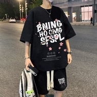 HOT11☆Pakaian Pria Musim Panas 2023 Set Pendek Pakaian Jalanan Mode Setelan 2 Potong Kaus Grafis Cetak Kasual Pria + Celana Pendek Pakaian Olahraga Pria