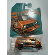 Hot wheels Custom 77 Dodge Van (soft corner )