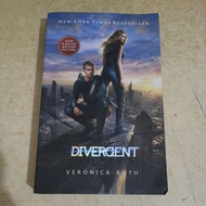 Novel DIVERGENT VERONICA ROTH