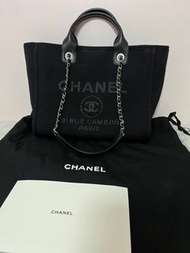 (SOLD)正品 Chanel Deauville Tote bag with handle in Black new small size 黑色 canvas mini bag  denim silver gold hardware chain bag crossbody shoulder bag 銀鏈 鍊袋 handbag 小牛皮 calfskin 手袋 側背袋 斜背袋 水桶包 索繩袋 sting bag coco handle business affinity 金球 金珠 ball