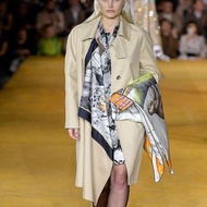 BURBERRY英國蜜色長風衣UK6