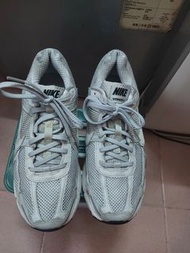 Nike Vomero 15 Grey Sneakers