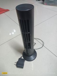 33CM迷你 二手正常直立式大廈扇 桌上風扇 Tower Fan 桌上型 迷你大廈扇 功能都正常的喔 ! 附變壓器