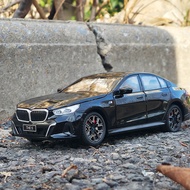 Xinao 1/24 BMW 5 Series Alloy Car Model Pull Back Sound Light Toy Car Simulation Car Children Gift