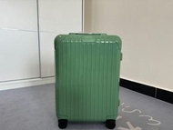 Rimowa Essential 綠色行李箱