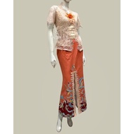 Kemben Kebaya, 3D embroidered mermaid BATIK skirt, and flower brooch | By atelier.yoon