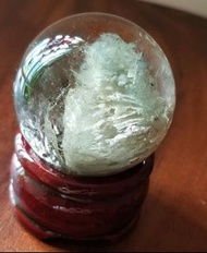 全新品 天然3A 巴西出產 迷你size 優質綠幽靈水晶球 (金字塔 聚寶千層峰) 帶有彩虹光芒, 有助事業運 提升 直徑: 3.5cm 一個 連木座 QQ20