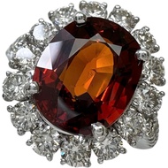 二手女戒指，11號，鑲嵌4.68克拉錳鋁榴石和1.43克拉鑽石，鉑金（Pt950）戒托，重7.1克。