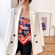 Square scarf size 90x90 cm.