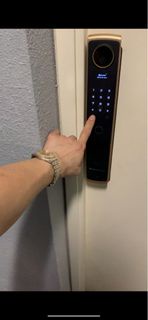 電子鎖標準木門安裝。專業安裝各種品牌智能電子鎖