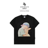 ADLV [acme de la vie] เสื้อยืด Oversize รุ่น Rabbit Hug Boy Baby Face Short Sleeve T-Shirt (Overseas