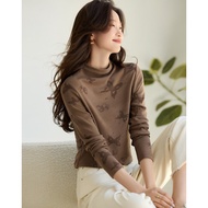 เสื้อยืดคอปกสูงพิมพ์ลายผีเสื้อ Mo Han Yi Mei แขนยาว ทรงสลิมฟิต ผ้าโพลีเอสเตอร์ผสม ฤดูใบไม้ผลิ 2025 เ