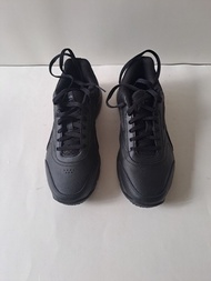 Reebok 黑色運動鞋