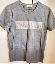 Calvin Klein 灰色短袖T恤