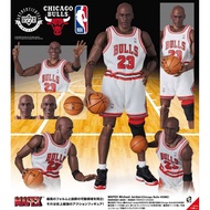 Mafex 255 Chicago Bulls Michael Jordan (White Home Jersey)