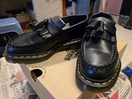 Dr. Martens 黑色流蘇樂福鞋