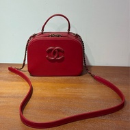 Chanel 紅色方形小盒子