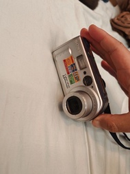 Sony Cyber-shot DSC-P1 CCD 數碼相機 復古 Y2K 經典銀色 (100% 運作正常/連電池充電器) made in japan CCD