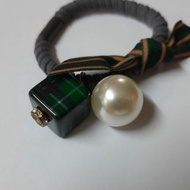 綠色間條啡色蝴蝶結 白色珍珠 綠色格仔配銀色碎石 灰色髮圈 髮束