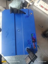 16*16*22鋰鐵電池42-36V10A二手正常自帶電量儀。9成新電力30公里以上充放分口。品字頭。全新充電器加300