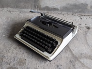 早期「Portable：打字機」（Royal 850、日本製造）—古物舊貨、懷舊古道具、復古擺飾、早期民藝、古董科技