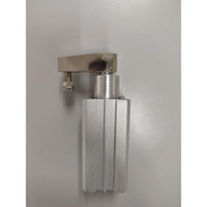 Pneumatic swing cylinder