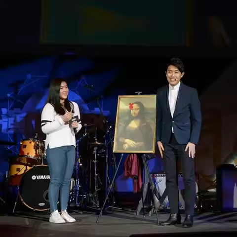 Mona Lisa 2 by Sagiv Levy Magic Tricks Smile Puzzle Photo Frame Deluxe Card Magia Props Magician Sta