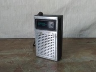 「CORONA」 AM迷你隨身收音機(TR-690)—古物舊貨、懷舊古道具、擺飾收藏、早期古董科技、老家電收藏