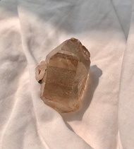 紫鈦晶簇 髪晶 水晶簇 城堡 金髮晶 天然水晶 擺設 水晶原礦 原石