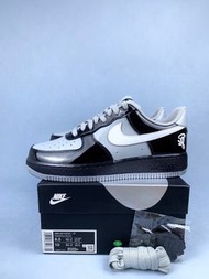 Nike Air Force 1 '07 x Syna af1聯名系列低幫休閑運動鞋，黑色和淺煙灰色漆皮 IO9974-010