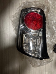 Toyota corolla Rumion  大b尾燈一對