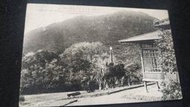 0臺灣日治【〈草山溫泉〉貴賓館よリ紗帽山を望む   郵便はがき】生蕃屋商店發行〈11-177〉