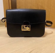 Celine vintage shoulder bag in black 馬車包