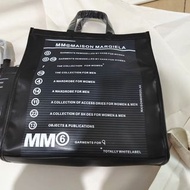 MM6新品19FW White PvcTote字母包 Maison Margiela女生包包 單肩包 側背包 大容量背包 手提袋 男女通用款斜背包 托特包 高級感時尚購物袋 媽咪包 男生手提袋 防水大